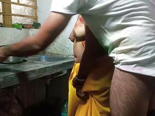Holi tunay na halaga kaakit-akit bhabhi ko color lagakar kusina tumayo tunay na halaga | xhamster