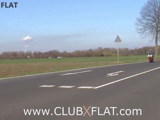 Clubxflat- سائق الدراجة deity towed 10 min بعد breakdown: حر الثلاثون قصاصة ba