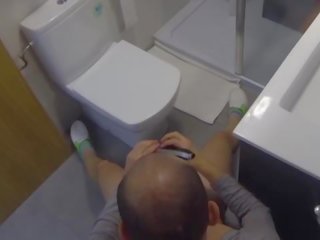 Γαμήσι σκληρά σε ο μπάνιο ενώ αυτός shaves του καβλί. κάμερα κατασκοπείας μπανιστηριτζής iv031