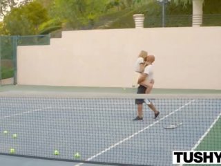 Tushy první anální pro tenisový studentská aubrey hvězda