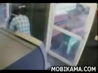Netīras video uz bankomāts kabīne